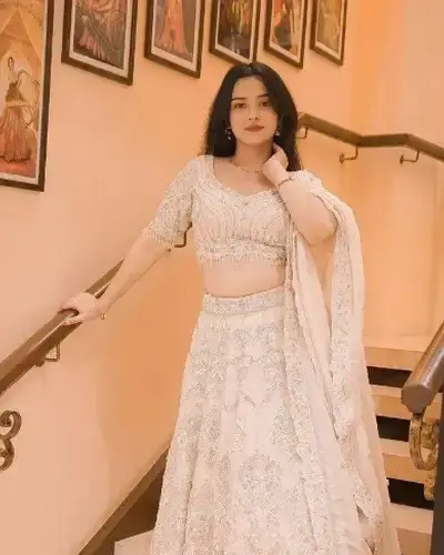 Escort Manjhanpur